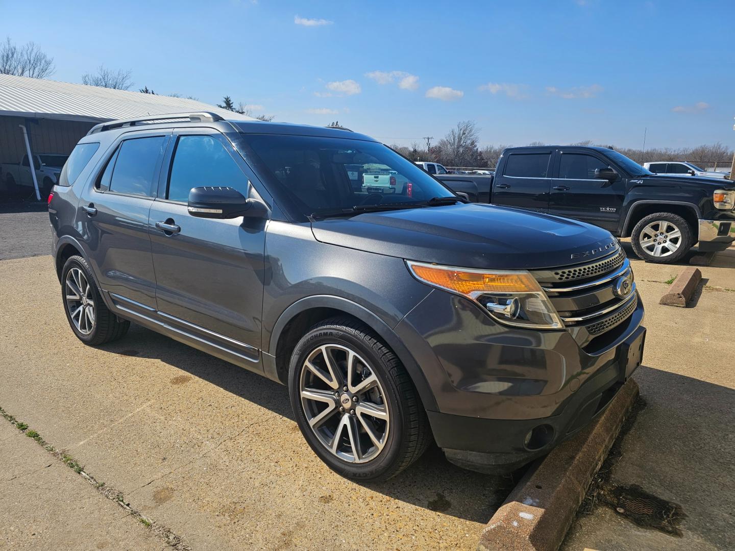 2015 GRAY FORD EXPLORER XLT FWD (1FM5K7D81FG) with an 3.5L V6 DOHC 24V engine, 6-SPEED AUTOMATIC transmission, located at 533 S Seven Points BLVD, Seven Points, TX, 75143, (430) 255-4030, 32.313999, -96.209351 - Photo#1